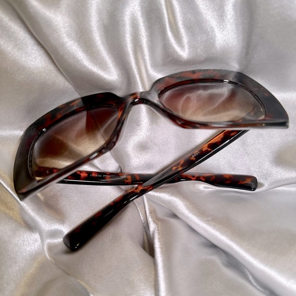 Sunglasses - Picture 3 of 5